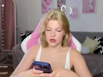 Maya_blonde18 from Chaturbate