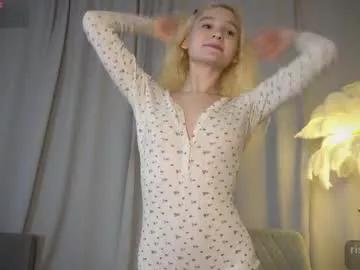 Risingdawnn from Chaturbate