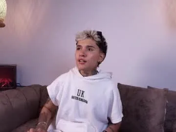 Suzuwolf_dim from Chaturbate