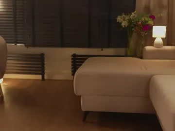 Villanelle_l from Chaturbate