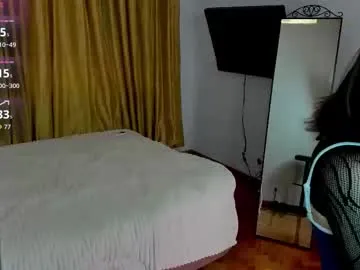 Yess_kiki from Chaturbate