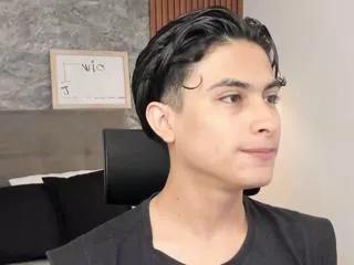 Aaron_ez from Flirt4Free