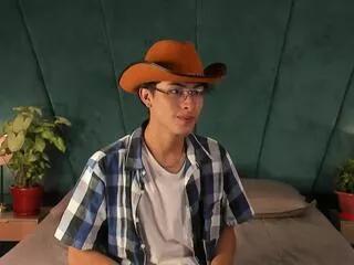Aaron_ez from Flirt4Free