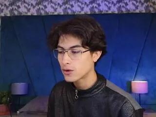 Aaron_ez from Flirt4Free