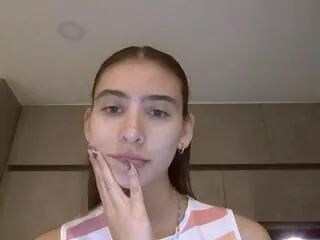 Alma_queen from Flirt4Free