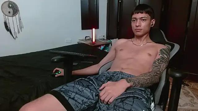 Aaron_blug from StripChat