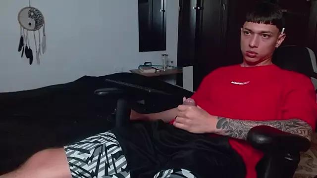 Aaron_blug from StripChat