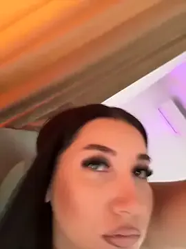 Babyyboomm from StripChat