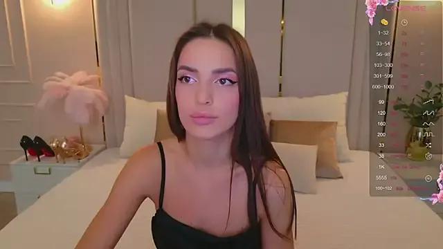 BellaHalles from StripChat