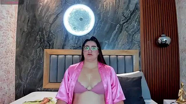 BellaPeers_ from StripChat