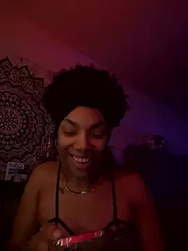 Butterflybootyy from StripChat