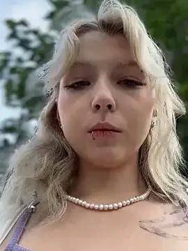EveLittleSinner from StripChat