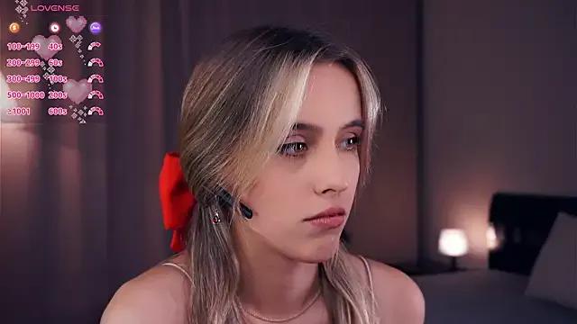 FannyHewson from StripChat