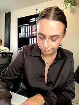 Hii_Lolla from StripChat