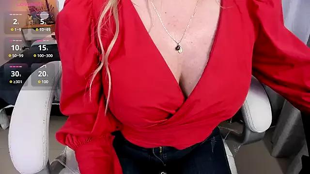 Holly_madison_ from StripChat