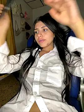Hurrem_18 from StripChat