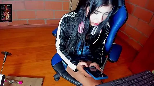 Hurrem_18 from StripChat