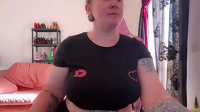 Kisicaxx from StripChat