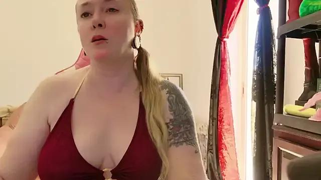 Kisicaxx from StripChat