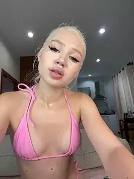 Kiss_Avrora_ from StripChat