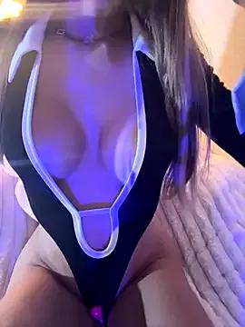 Ladamoon from StripChat