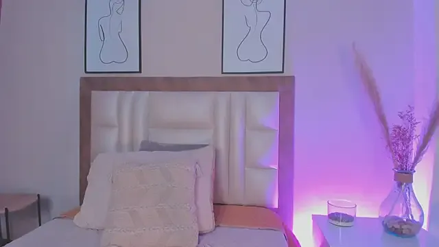 LaraGoldd from StripChat