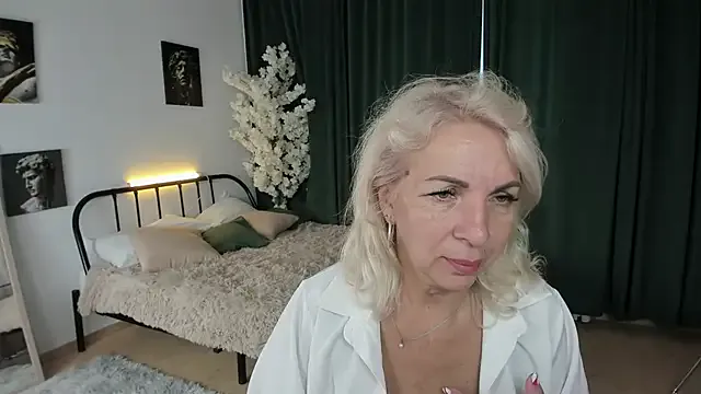 LiliaMoons from StripChat