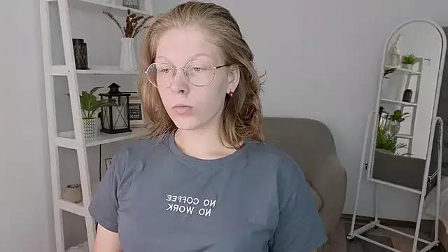 Lilly_Belly from StripChat