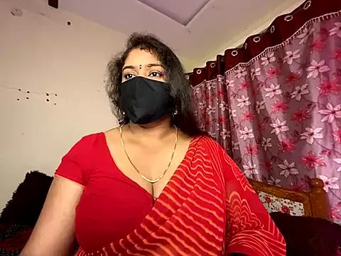 LouleyRanii from StripChat