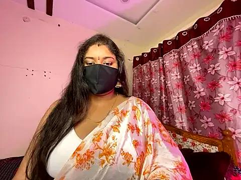 LouleyRanii from StripChat