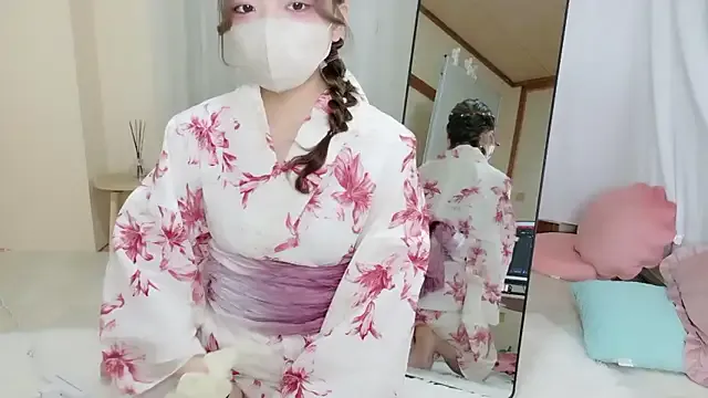 Mami-pokoch from StripChat