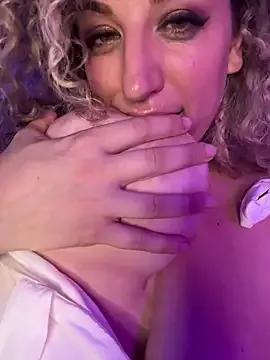Miamellycious from StripChat