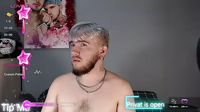 Mikienn from StripChat