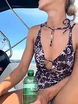 Missdaisydiamond777 from StripChat