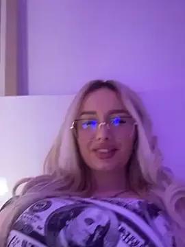 Mollyxxx from StripChat
