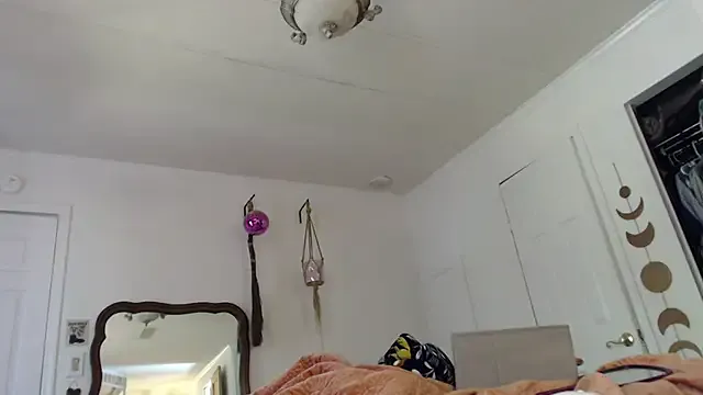 Mossy_kiss from StripChat