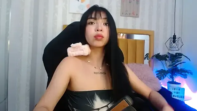 Pettit_courtny from StripChat