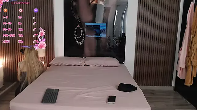 Pettit_courtny from StripChat