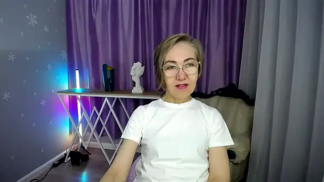 Queen_a_n_i from StripChat