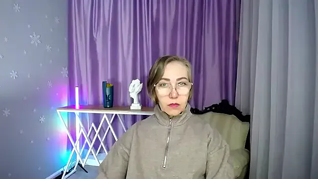 Queen_a_n_i from StripChat