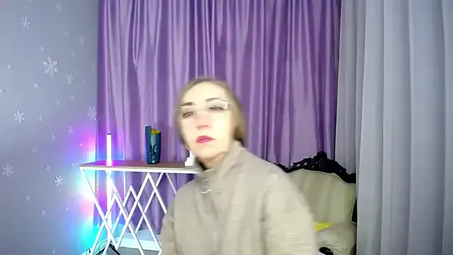 Queen_a_n_i from StripChat