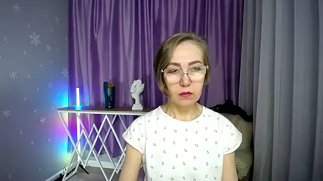 Queen_a_n_i from StripChat