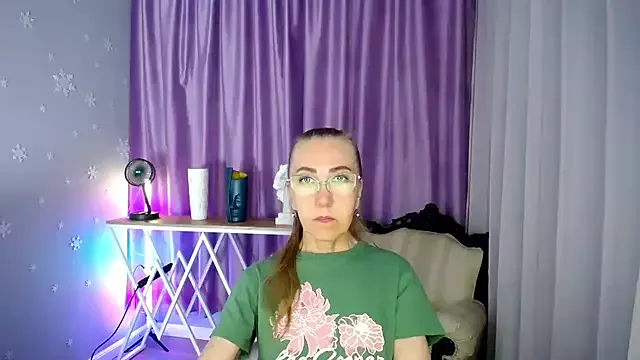 Queen_a_n_i from StripChat