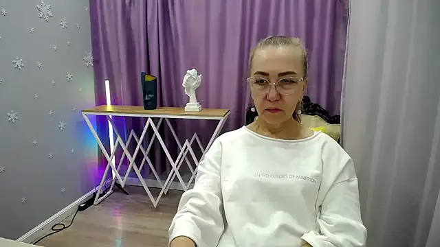 Queen_a_n_i from StripChat