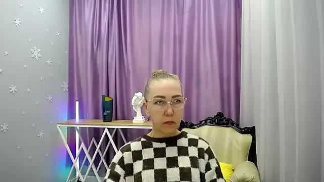 Queen_a_n_i from StripChat