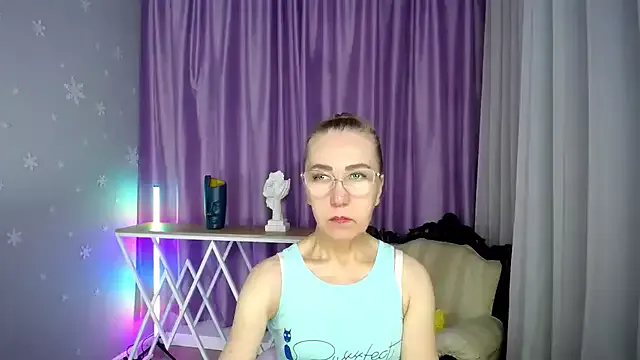 Queen_a_n_i from StripChat