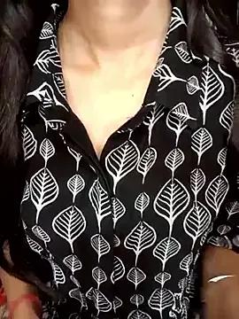 Queen_Pooja7 from StripChat