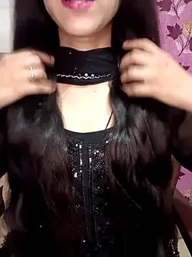 Queen_Pooja7 from StripChat