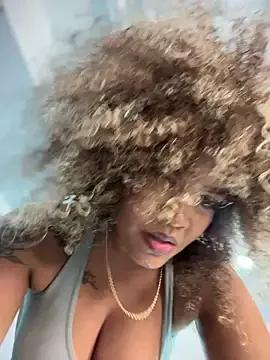 Riri_brunnete from StripChat