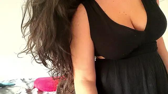 Sapphir3xoxo from StripChat